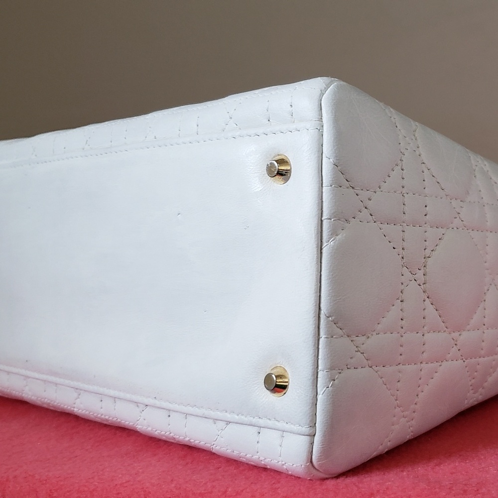 Lady dior is medium off white Lambskin bag - Picture 8 of 8